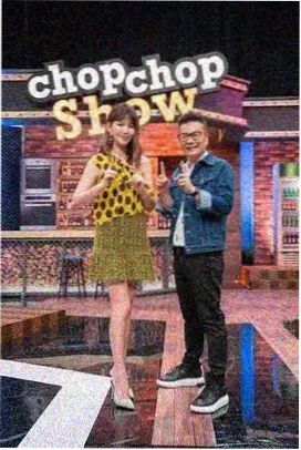 漫画美女温叙的角色立绘，薄荷绿披肩与群像中心站位
